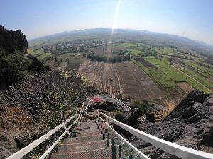 たった15分で絶景！タイの超ローカルな山に登ってみた
