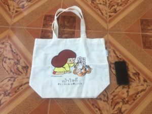 お土産にぴったり!タイのファミマでお得なマムアンちゃんトートバッグを買ったんだけど…